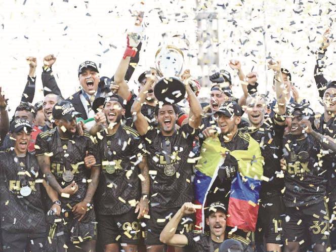 Carlos Vela consigue su primer título a nivel de clubes LAFC campeón