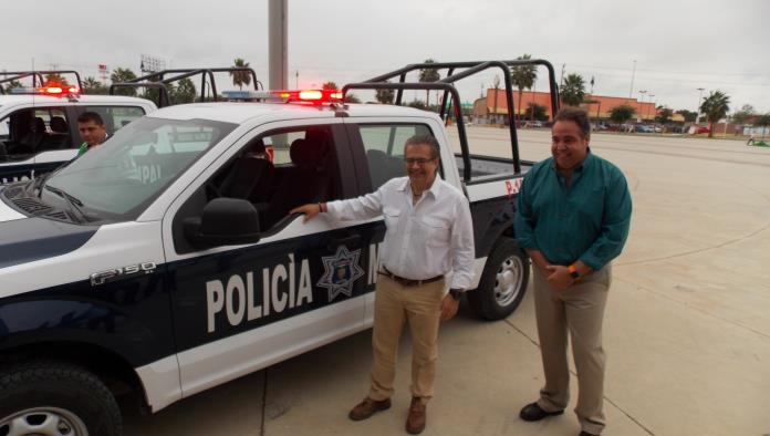 Entrega patrullas alcalde de Acuña