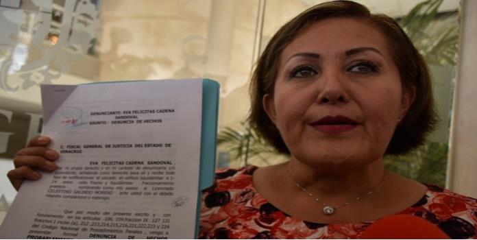 Nuevo video muestra a Eva Cadena supuestamente recibiendo 10 mil dólares y 50 mil pesos