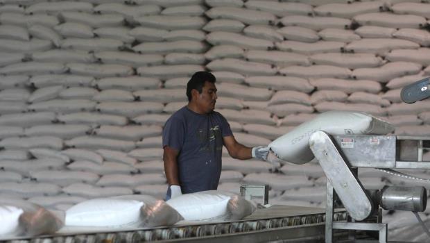 México y EU buscan acuerdo sobre disputa comercial en azúcar