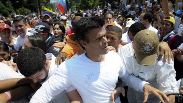 El opositor venezolano Leopoldo López cumple 3 años en prisión