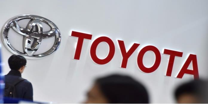 Japón defiende a Toyota de los ataques de Donald Trump