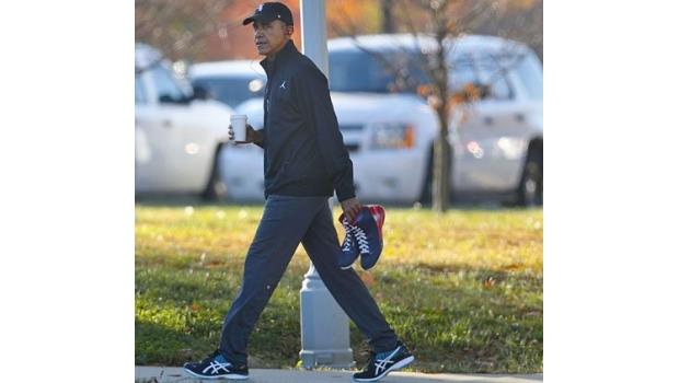 Tras meses de campaña, Obama se relaja con partido de basquetbol en el día de la elección