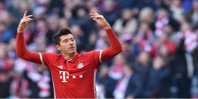 Marco Fabián vuelve a la actividad en la derrota del Eintracht ante el Bayern por 3-0