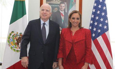 Claudia Ruiz Massieu se reúne con el senador estadounidense John McCain