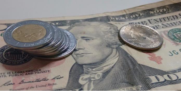 El dólar al menudeo se vende en $20.75 en bancos de la capital