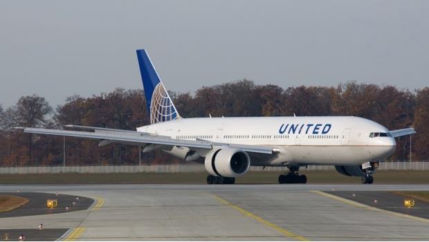 United Airlines impide acceso a pasajeras por vestir leggins
