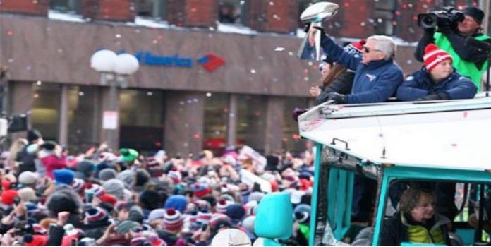 VIDEO: Los Patriotas desfilan victoriosos con el Vince Lombardi por las calles de Bostón