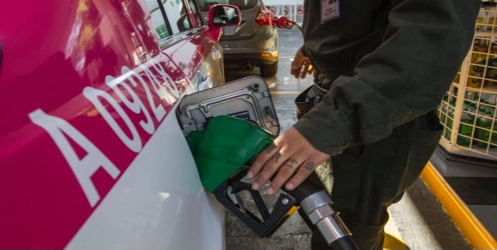 Por decisión política no se aumentó precio a gasolina: Hacienda
