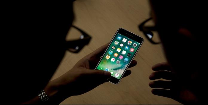 Usuarios de iPhone son más deshonestos y superficiales: Estudio