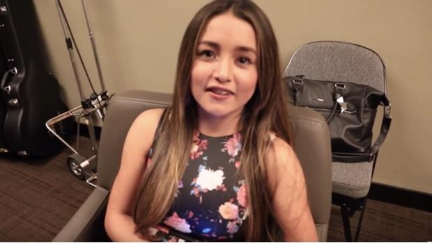 VIDEO: Ruby Ibarra conoce a Thalía