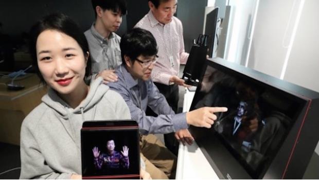 Realizan la primera videollamada internacional con hologramas 3D