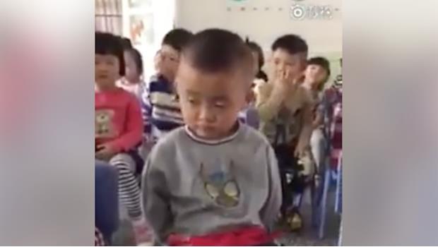 La ternura de este niño durmiente cautiva a la web (VIDEO)