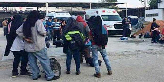 Choca trailer con 110 migrantes en Veracruz