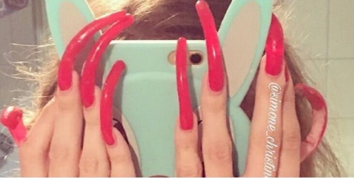 Simone Taylor, la instagrammer que no se ha cortado las uñas en 3 años