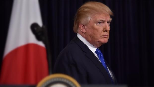 Donald Trump defiende su veto migratorio en Twitter