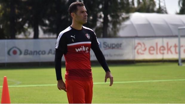 Tras operación, Rafa Márquez regresa a entrenamientos