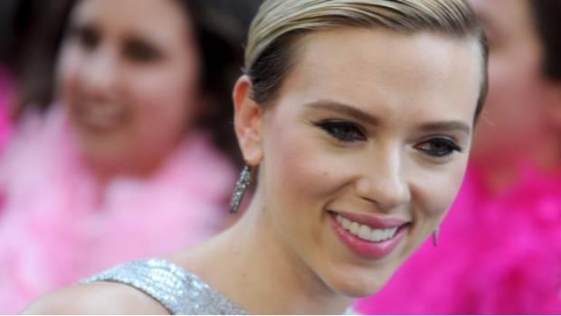 Scarlett Johansson oficialmente está divorciada