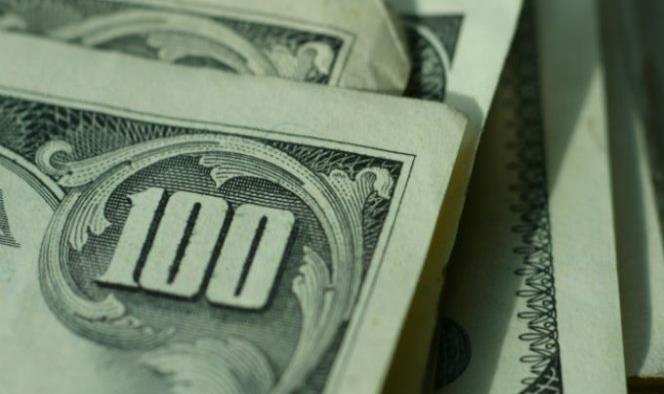 Dólar alcanza los 21 pesos por primera vez en la historia