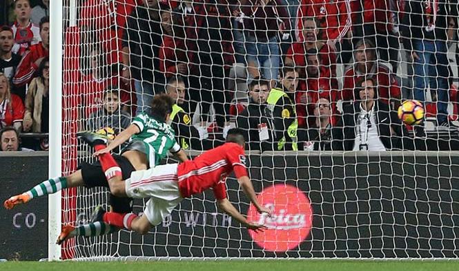 Raúl Jiménez anota en victoria del Benfica sobre Sporting de Lisboa