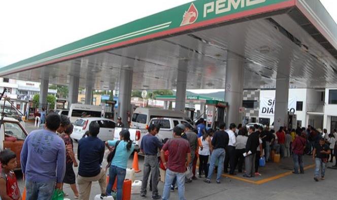 Exhorta Pemex a no comprar gasolina en recipientes