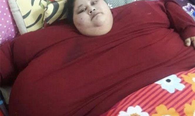 Mujer de 500 kilos llega a India para ser operada