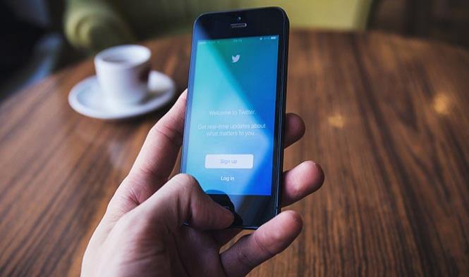 Twitter bloquea cuentas enteras por contenido sensible