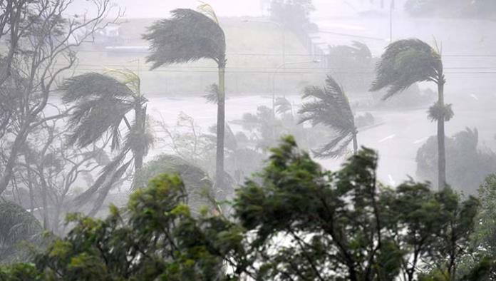 Ciclón ‘Debbie’ se degrada a su paso por Australia, pero causa daños