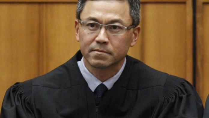 Juez en Hawai extiende bloqueo a veto migratorio
