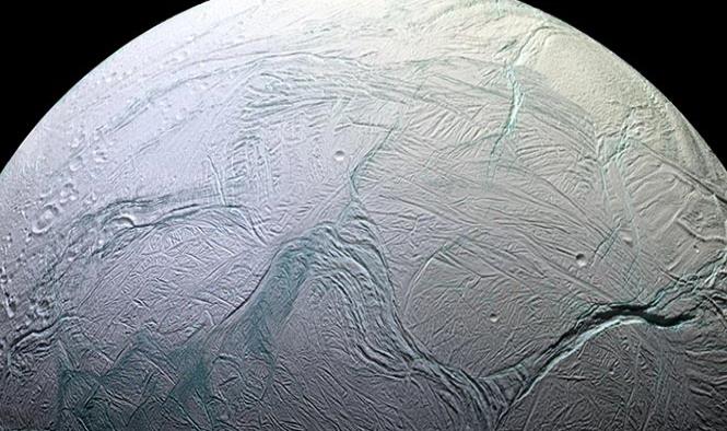 Luna de Saturno podría albergar vida microbiana