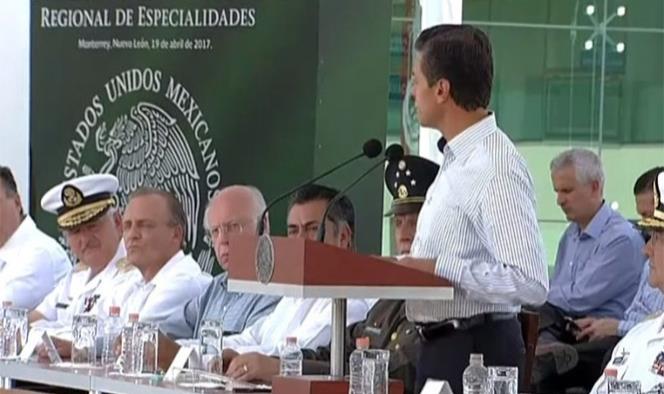 Peña Nieto inaugura hospital militar en Nuevo León