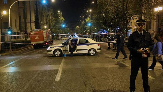 Explota bomba frente a banco en Atenas