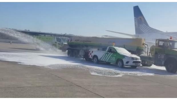 Conductor choca contra pipa de combustible en Aeropuerto de Puerto Vallarta