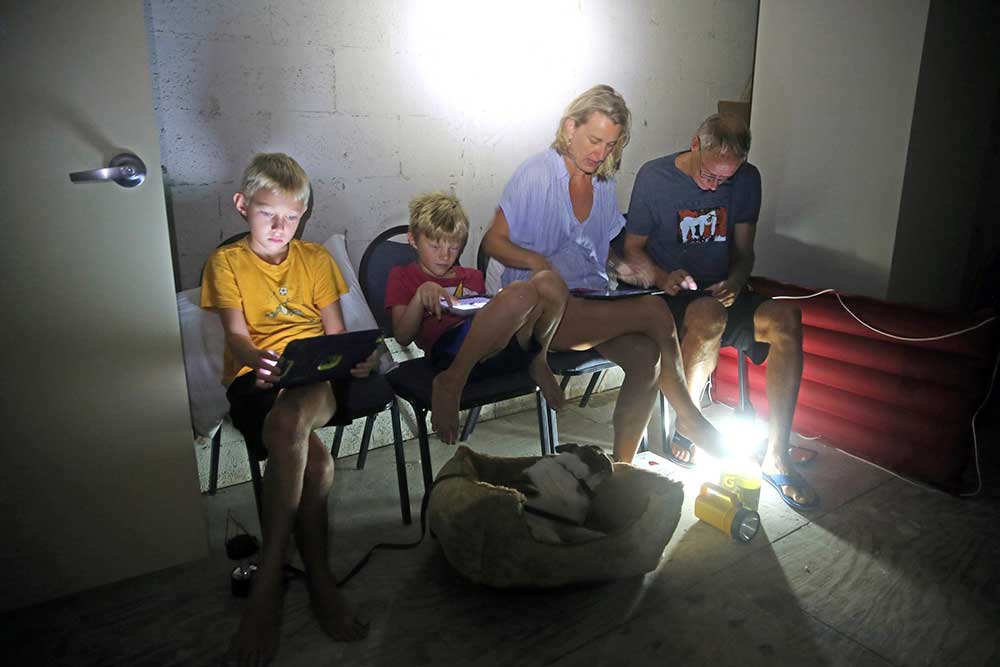 Más de 820 mil casas en Florida se quedan sin luz