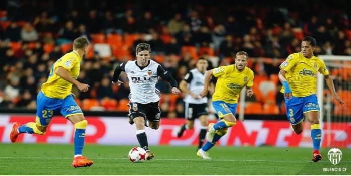 Con gol de media cancha incluido, el Valencia eliminó a Las Palmas de Jémez
