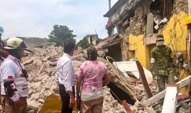 Peña Nieto recorre zona afecta por sismo en Jojutla