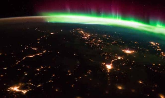 ¿Cómo se ve una aurora boreal desde del espacio?