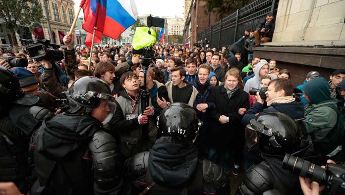 Arrestan a decenas de opositores en Rusia durante protestas