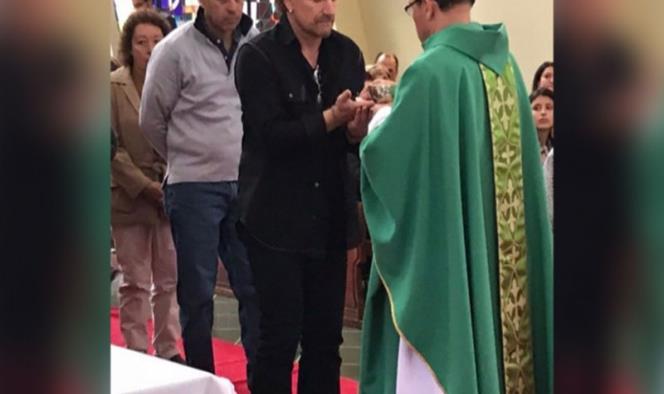 Bono asiste a misa y comulga en Bogotá