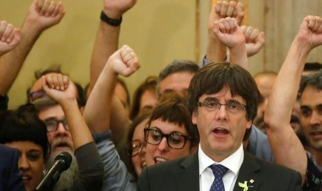Querellan por rebelión, sedición y malversación a gobierno catalán