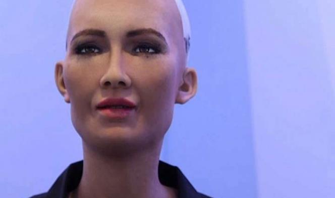 La robot Sophia ya no amenaza a los humanos, ahora nos ama