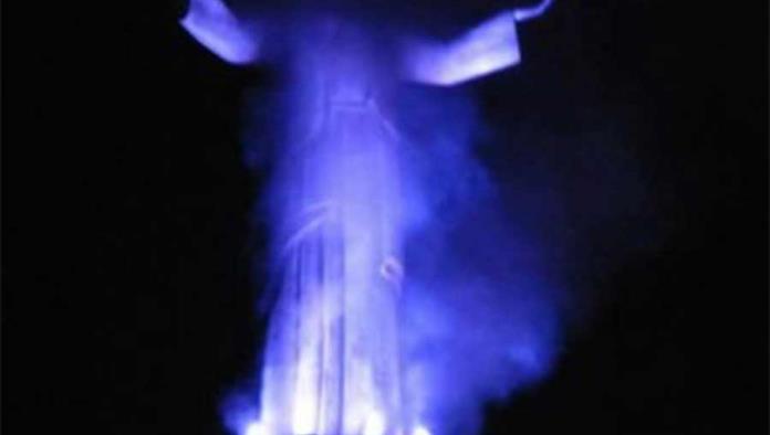 Arde en Perú estatua gigante de Cristo donada por Odebrecht