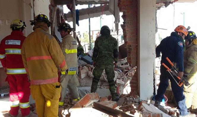 Explosión en departamento deja cuatro lesionados y daña edificio