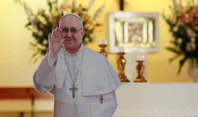 Papa defiende a obispo chileno acusado de encubrir casos de abusos