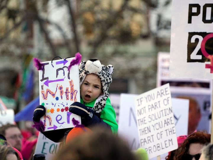 Marchas de mujeres toman EU en el primer aniversario de Trump