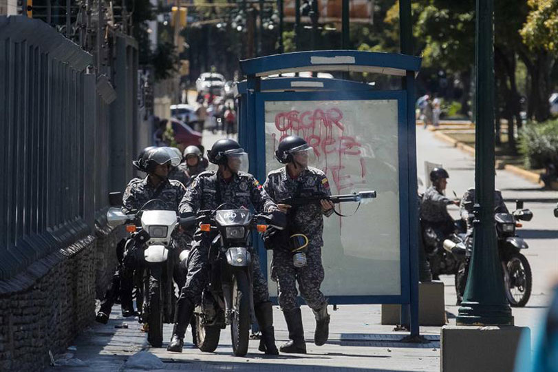 Dispersan protesta por muerte de expolicía rebelde venezolano