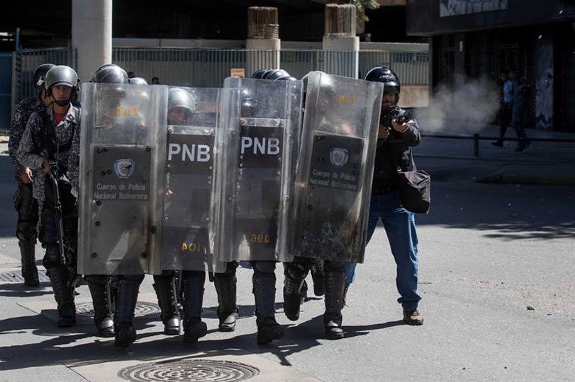 Dispersan protesta por muerte de expolicía rebelde venezolano