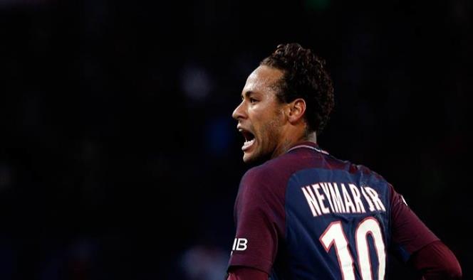 Neymar se lamenta de jugar en Francia