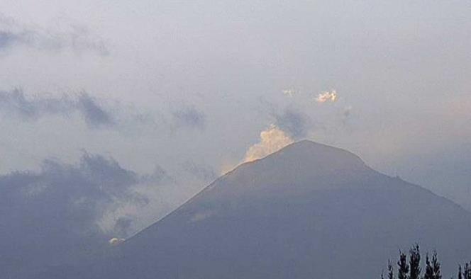 Popocatépetl registra 3 sismos volcánicos y una explosión