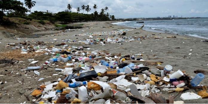 Turistas dejaron casi 14 mil toneladas de basura en Acapulco tras vacaciones